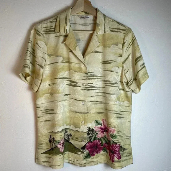 Tommy Bahama Womens M 100% Silk Hawaiian Shirt Floral Button Up Top Short Sleeve - Picture 1 of 11